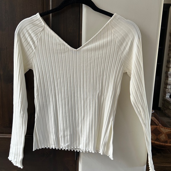 BR Wide Ribbed V-Neck Top - Picture 2 of 8